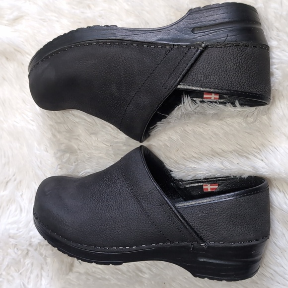 Sanita Black Professional Textured Oil Clog Size 37 Wide - Picture 9 of 12